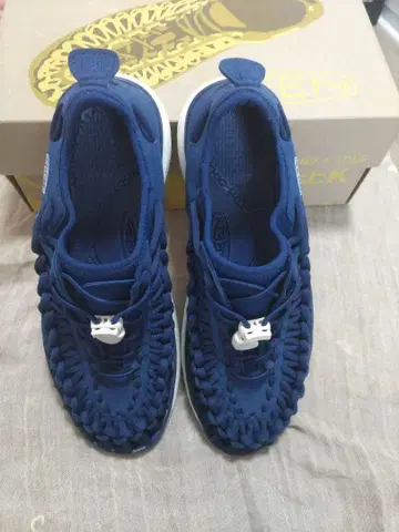 KEEN 파랑 망사 신발