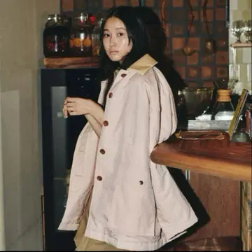 ROKU 6 나일론 가죽 코트 (FUMIKA UCHIDA, 오라리)