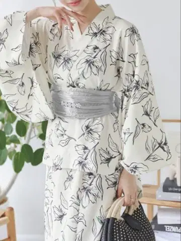 꽃무늬 유카타 실버 오비 포함