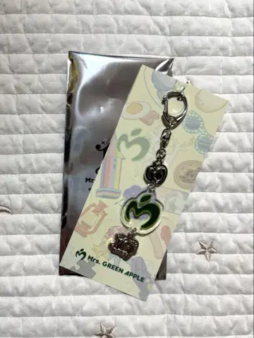 미세스 GREEN APPLE 미세스 랜덤 참 로고 A