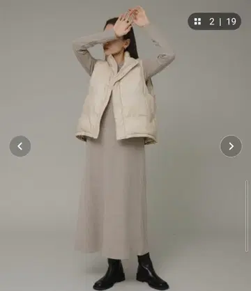 어반 리서치 써니 라벨 스트레이트 라인 컷 원피스 베이지