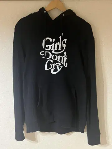 Girls Don't Cry 후드 부착 후드티 블랙