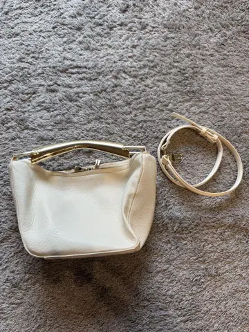 ZARA 화이트 메탈 핸들 미니 버킷 백 2Way 사용 가능 자라