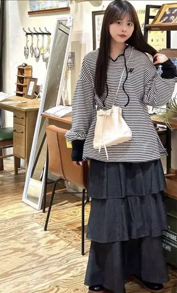 니코앤드 안톤 줄무늬 리본 T 화이트 블랙 보더
