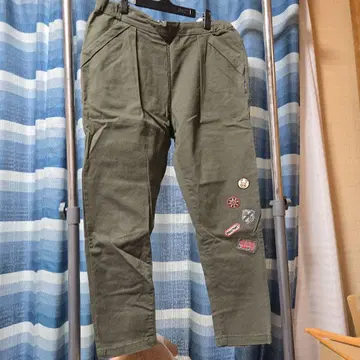 올리브색 패치 카고 팬츠