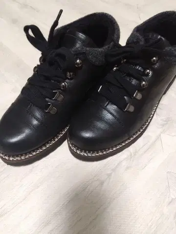 로즈버드 가죽 캐주얼 슈즈