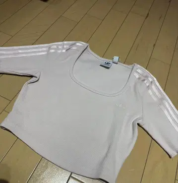 adidas 크롭 기장 티셔츠 사이즈:M