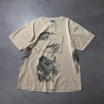 GQ3296 M.C.ESCHER : 트릭 아트 프린트 티셔츠 베이지 계열