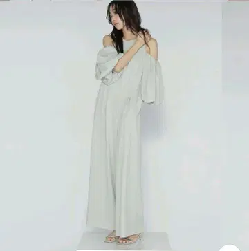 이번 시즌 NATURAL BEAUTY BASIC 벌룬 오프숄더 올인원