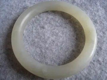 아름다움!! 천연 화전옥 폭 11mm 안지름 5.6cm 뱅글 새상품급!