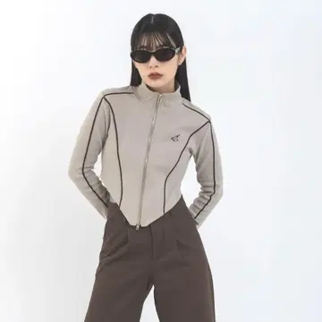 Calon mie 컷 아웃 하이넥 리브 상의 숏 기장 지퍼