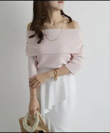 La boutique BonBon 쿨 터치 UV 오프숄더 리브 니트