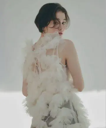 NOTRE emor 비대칭 튤 상의