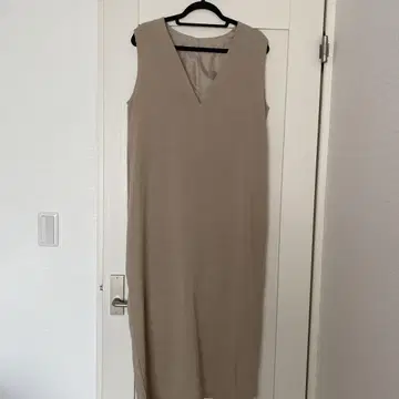 베이지 슬리브리스 V넥 원피스 M