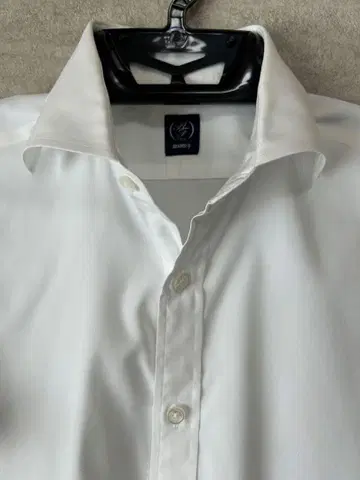 화이트 반팔 드레스 셔츠 버튼 다운