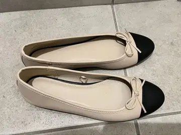 H&M 베이지와 블랙 리본 포함 발레 슈즈