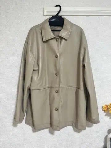 아파트 바이 로리즈 베이지 가죽 자켓