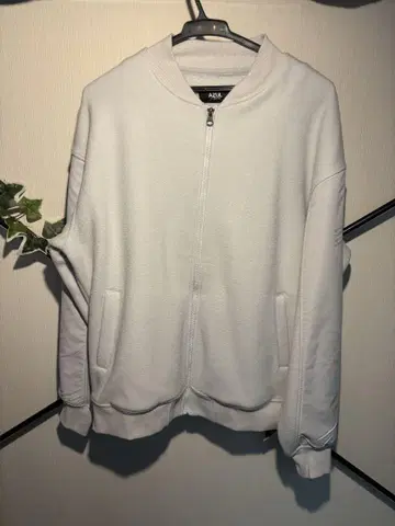 새상품급 AZUL by moussy 화이트 집업 점퍼
