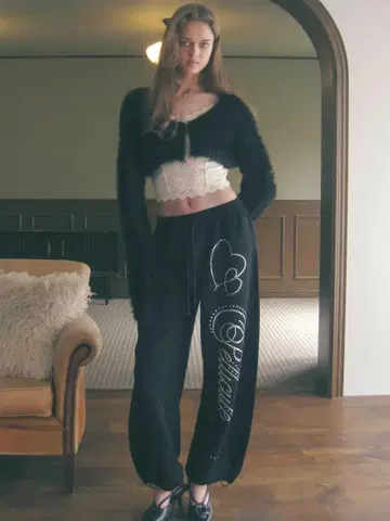 PELLICULE 페리큐어 stone-deco sweat pants