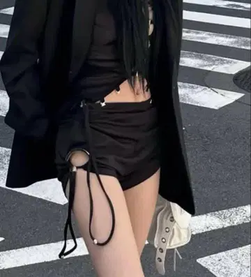 멜트 레이디 드로스트링 쇼트 팬츠