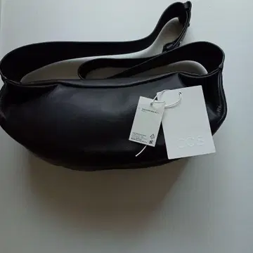 COS 가죽 플리츠 벨트 백