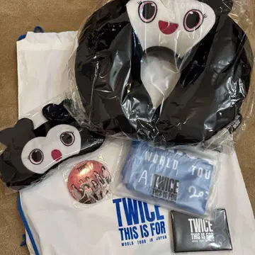 TWICE 업그레이드 혜택 넥 필로우, 안대, 캔뱃지 등