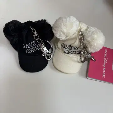 디즈니 폼폼 캡 키체인 미키 화이트 컬러 블랙 컬러