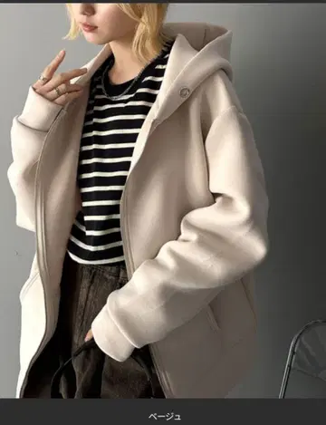 Classicalelf 빅 실루엣 후드티 베이지