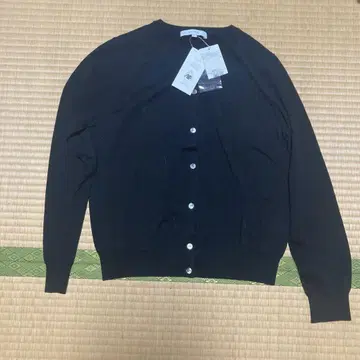 블랙 버튼 가디건과 터틀넥 세트 울 100%