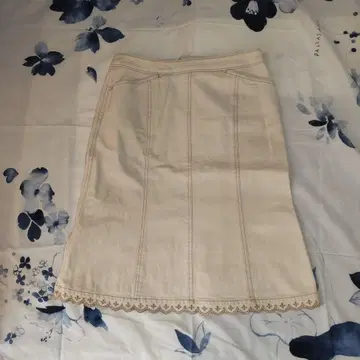 데님 레이스 밑단 베이지 스커트