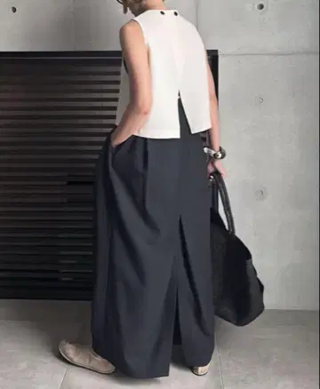 lohen 로헨 BACK SLIT PULLOVER 화이트