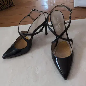 긴자 카네마츠 블랙 에나멜 스트랩 하이힐 힐 10.5cm