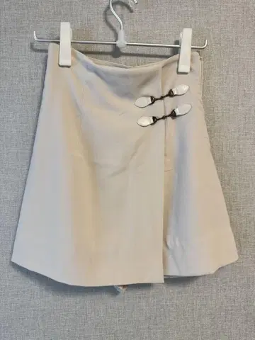 SNIDEL 스커트처럼 보이는 큐롯 ( 사이즈 0 / 아이보리 계열 )
