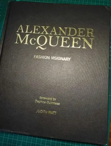 ALEXANDER McQUEEN 패션 비저너리