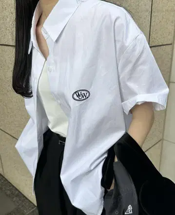 lawgy 라운드 로고 숏 슬리브 셔츠