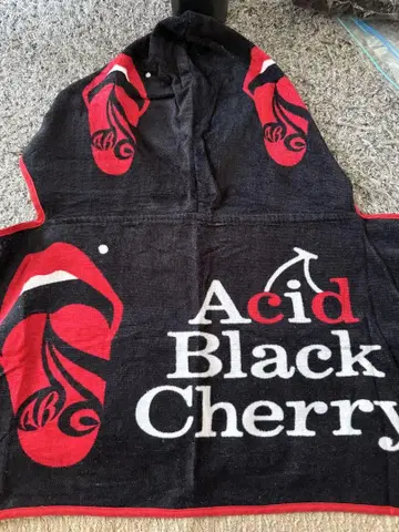 Acid Black Cherry 후드 부착 타월
