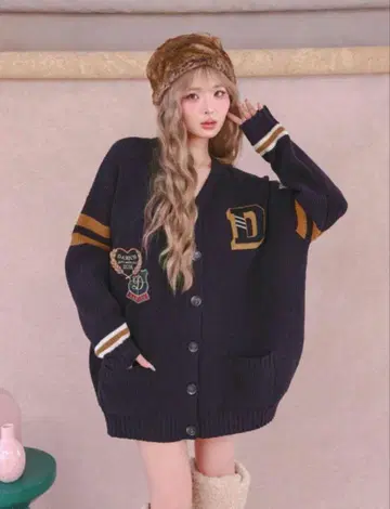 다리치 칼리지 와펜 V넥 니트 가디건