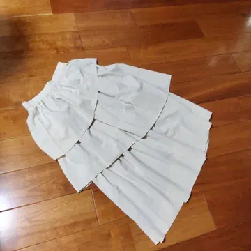 애프터눈 티 탁한 연한 아이보리 화이트 플레어 스커트 미사용 새상품