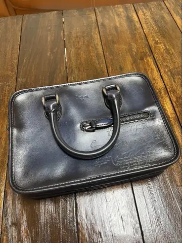 BERLUTI 앙주르 갈리버 가죽 숄더백 한정품