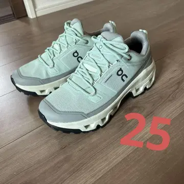 온 클라우드락 로우 워터프루프 우먼 25