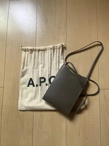 apc 사코슈 카키 천연 가죽