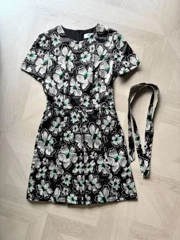 Blugirl Blumarine 원피스 (사이즈 38)