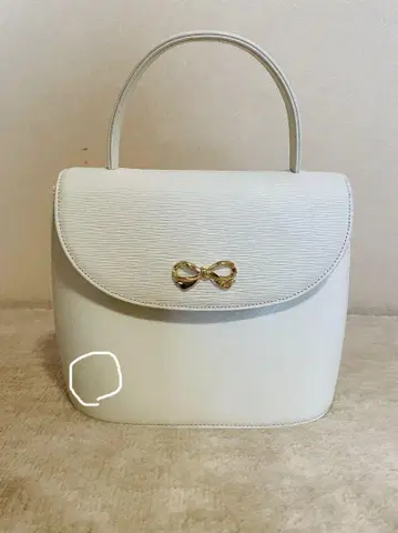 HANAE MORI 화이트 계열 핸드백 골드 장식