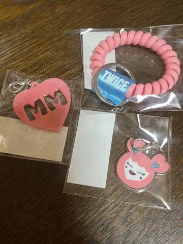 TWICE MOMO 코일 키링 워크샵 3종 세트
