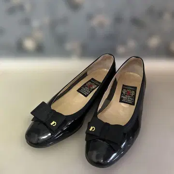 MIHAMA 블랙 에나멜 리본 포함 펌프스 25cm