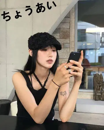 AWESOME NEEDS 블랙 플라워 장식 베레모