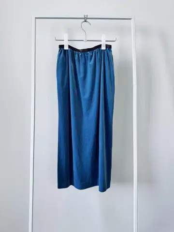 록 파란색 슬릿 롱 스커트