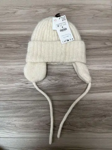 ZARA 아이보리 니트 비니