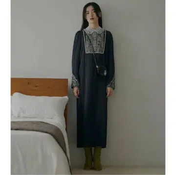 AMERI 아메리 ELFIN EMBROIDERY CAFTAN DRESS