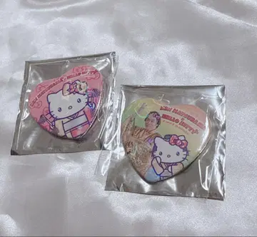 [ 미개봉 새상품 ] 마츠켄 삼바 x 헬로키티 캔뱃지 2개 세트